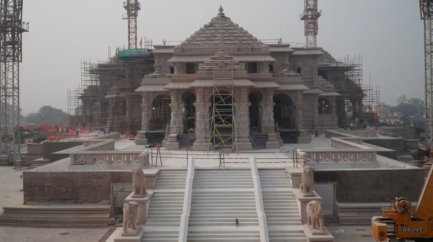 “Mesmerizing Nighttime Illumination: Ayodhya Ram Mandir Trust Unveils Stunning Temple Complex Photos”