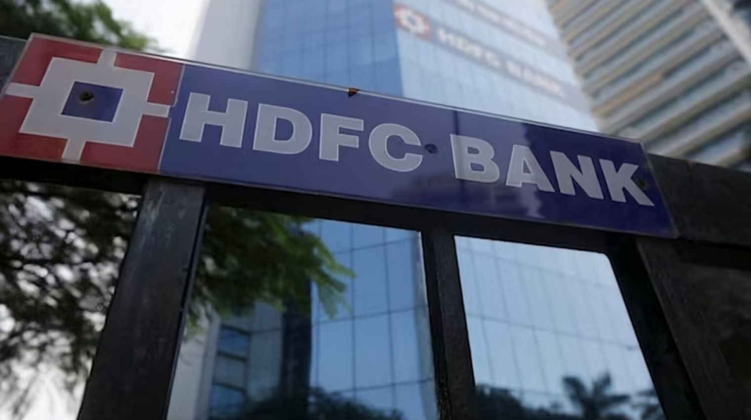 Despite strong Q3 profit growth, HDFC Bank shares experienced a 7% decline.