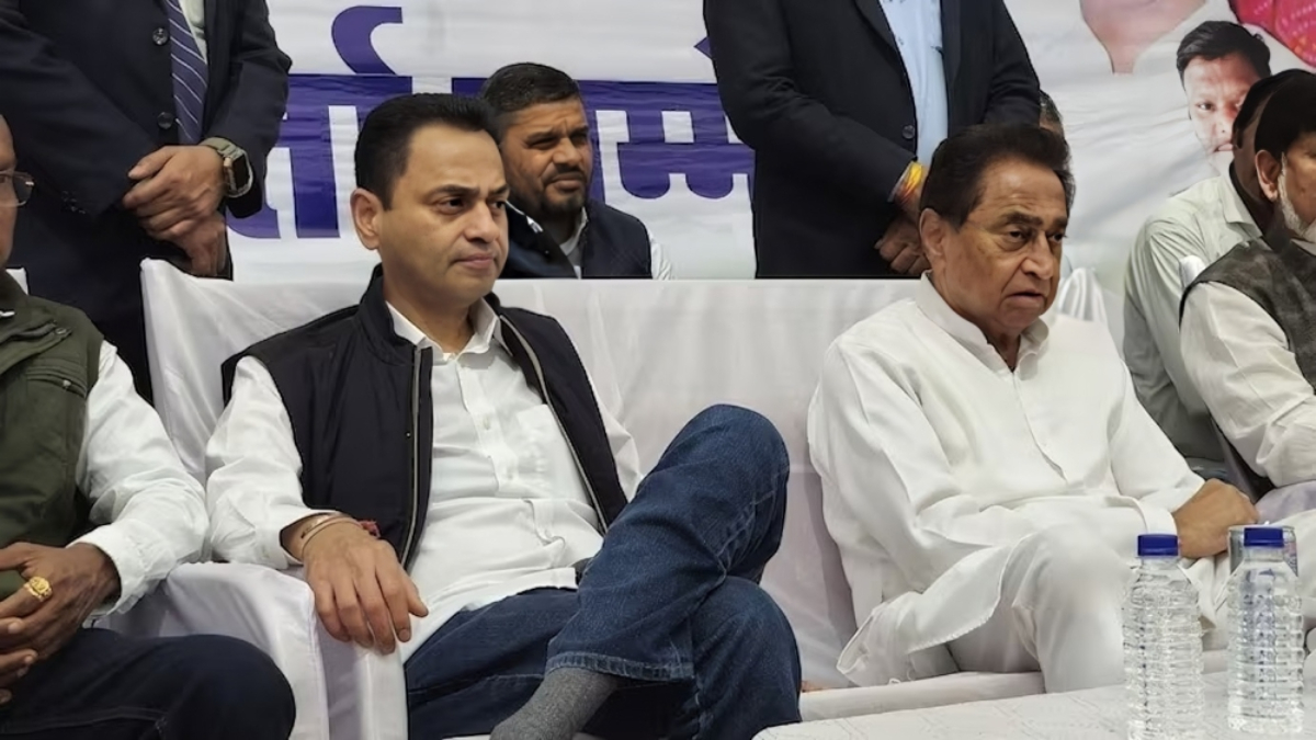 Former Madhya Pradesh Chief Minister Kamal Nath and Son Nakul Eyeing BJP Move :Sources