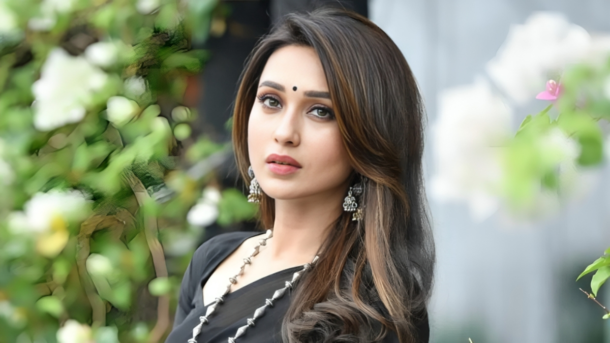 “Actor-Turned-Politician Mimi Chakraborty Resigns as Member of Parliament with TMC”