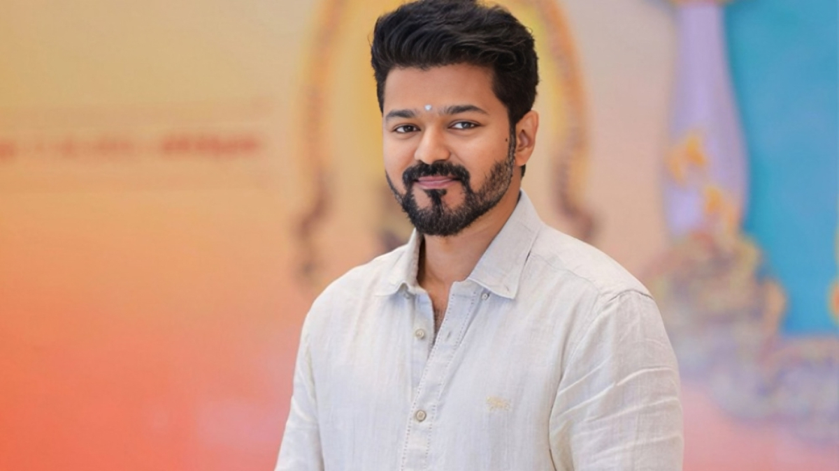 Who is the director acclaimed by reviewers for Vijay’s final movie?