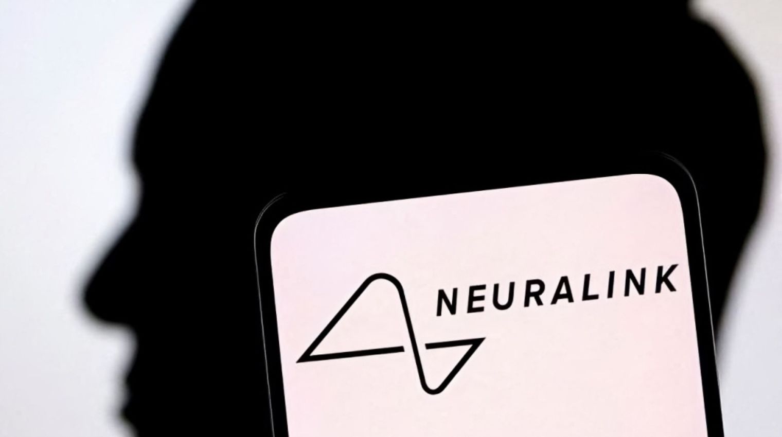 “Elon Musk Unveils Neuralink Breakthrough: Human Controls Mouse with Mind”