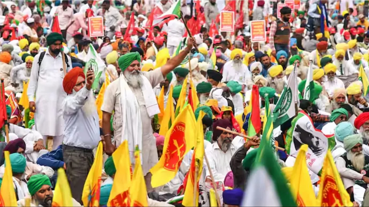 “Farmers Converge in Delhi After Month-Long Standoff at Borders for ‘Mahapanchayat'”