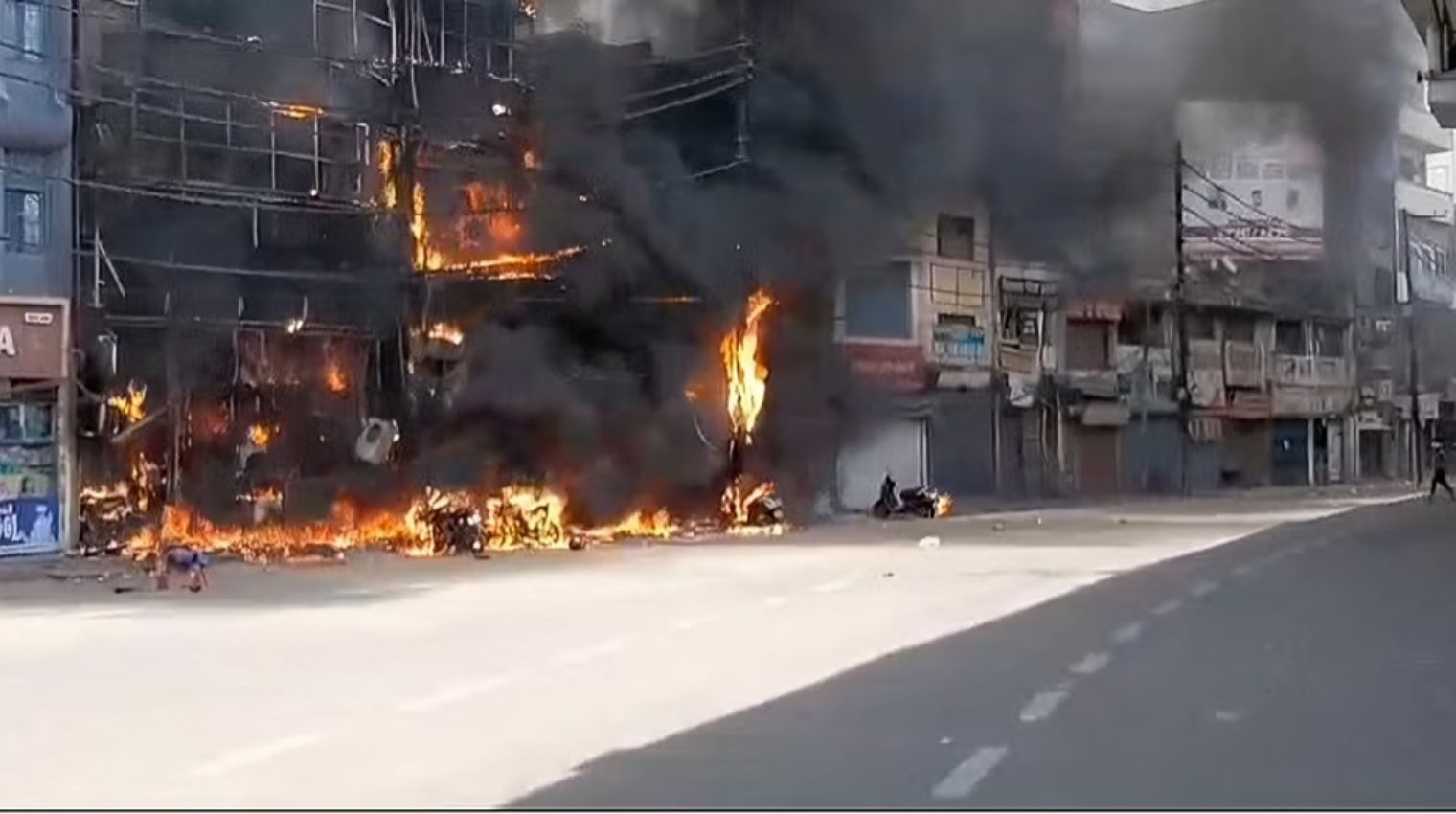 Latest news from Bihar: Blaze breaks out at the hotel located opposite Patna Junction, multiple storeys engulfed in flames; read the latest update.