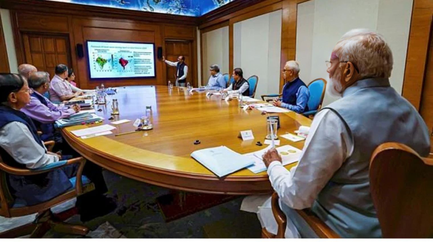 “Prime Minister Modi Leads Meeting to Assess Heatwave Readiness”