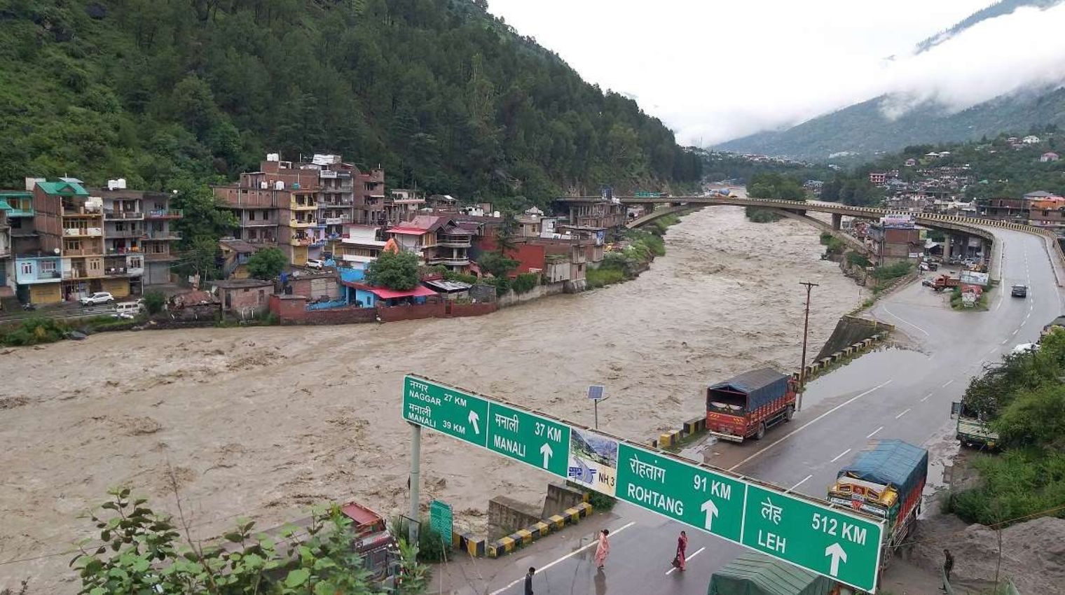 “Nature’s Rescue: Heavy Rainfall and Cloud Bursts Quell Uttarakhand’s Forest Fires”