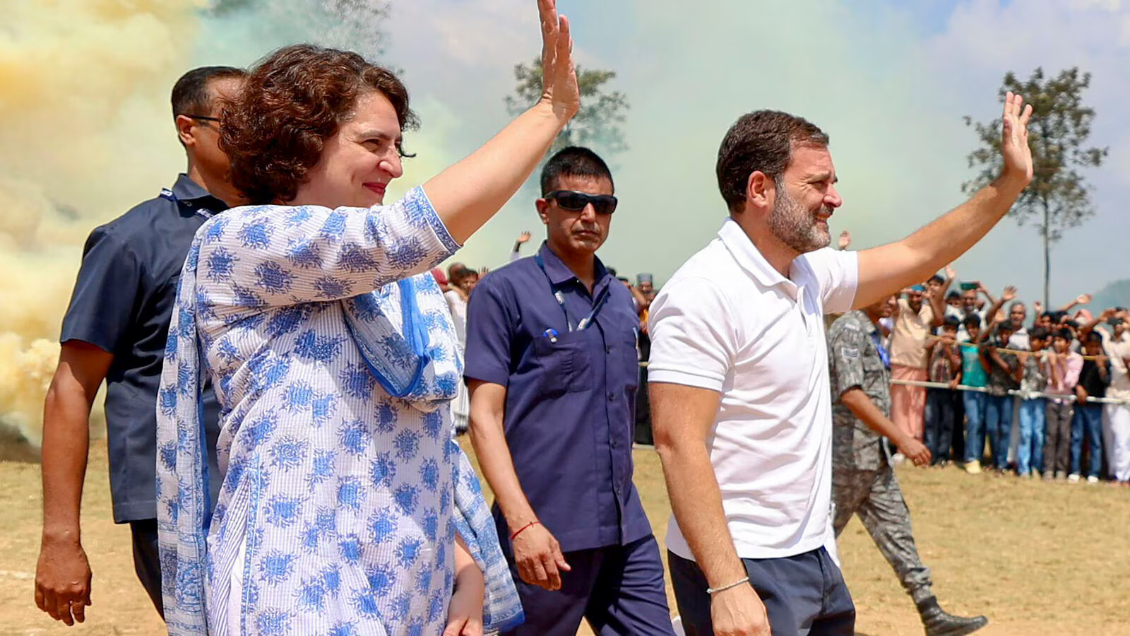 Congress is making final efforts to persuade Rahul & Priyanka to participate in the Lok Sabha Elections 2024 from Amethi and Raebareli !