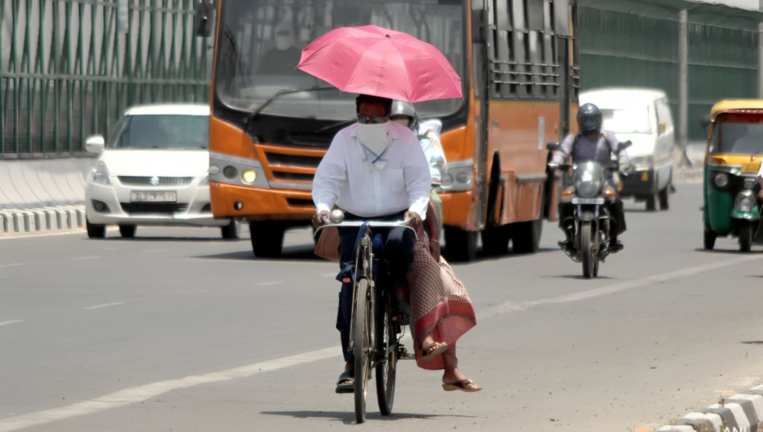 Severe Heatwave Engulfs North India with Temperatures Soaring Past 50°C !