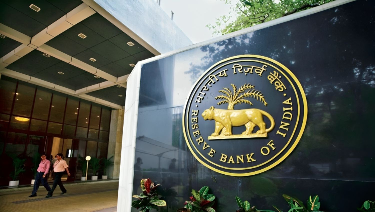 RBI sanctioned a historic dividend of Rs 2.11 lakh crore to the government for the financial year 2024 !