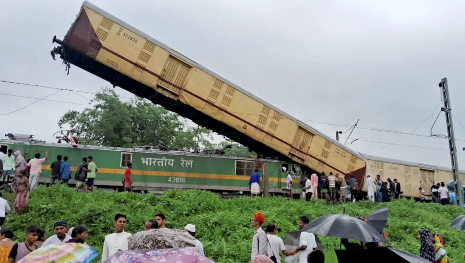 “Railway Minister Faces Calls to Resign Following West Bengal Train Accident”