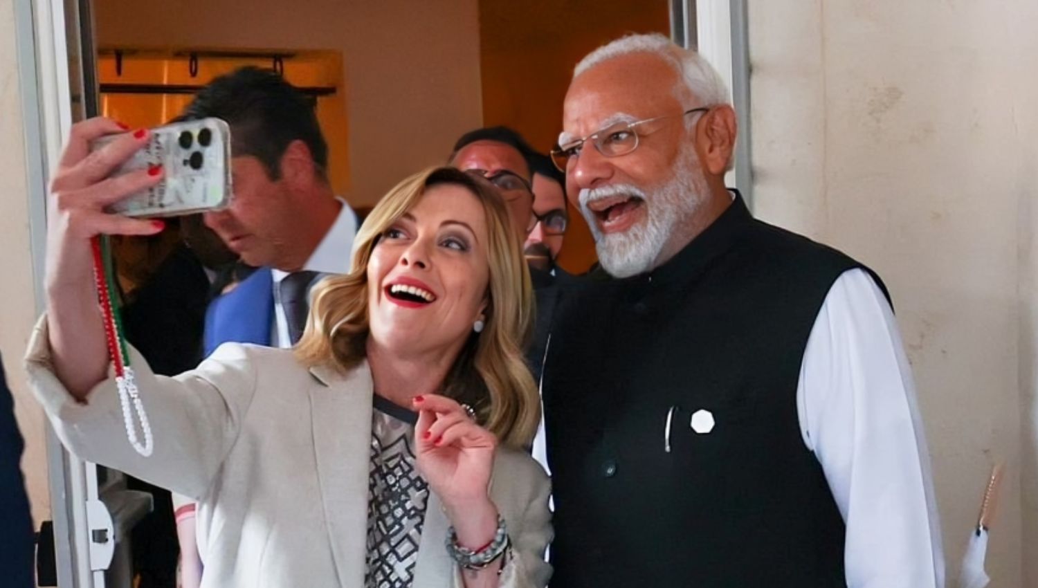 Selfie Zaruri Hai: PM Modi and Meloni’s Adorable Snap Takes Internet by Storm, Netizens Call It the ‘Cutest Pic’ !