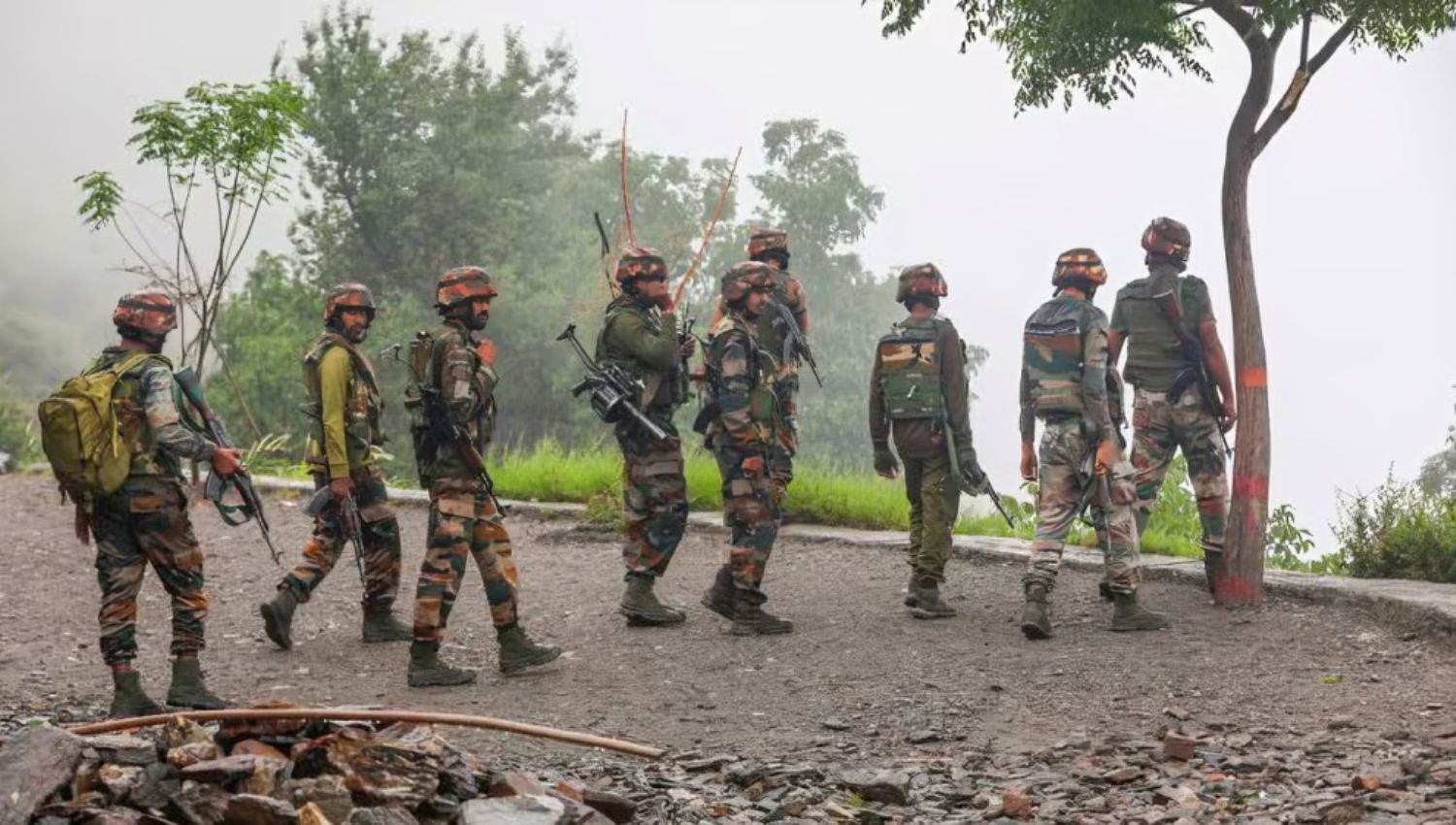 3 soldiers wounded during a gun battle in Kupwara, Jammu and Kashmir, as the operation against militants continues !