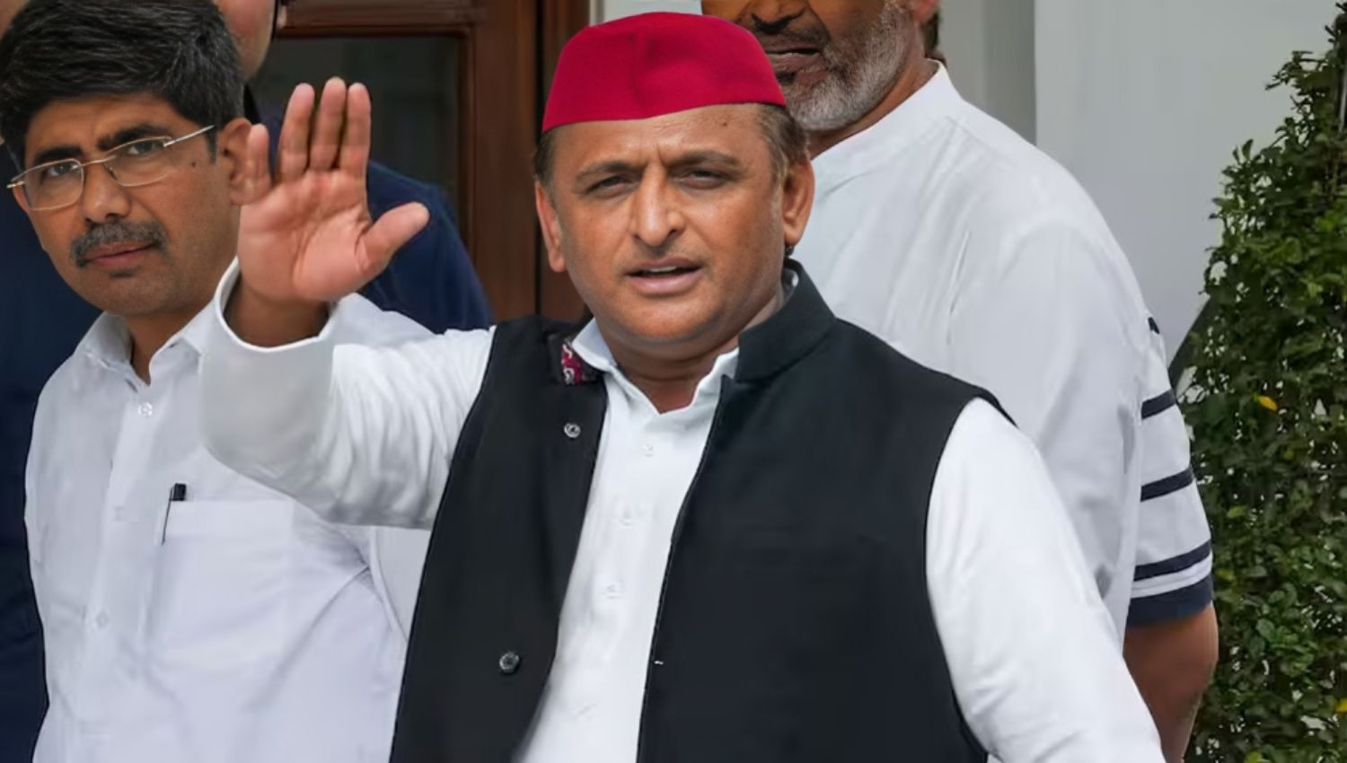 Akhilesh Yadav Explains the Surge in Paper Leaks During Parliament Session !