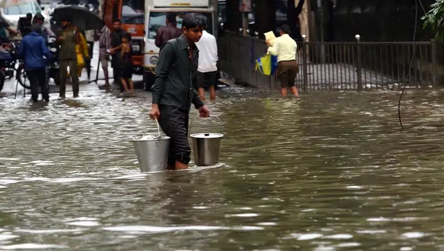 Heavy Rain Lashes Mumbai: Train Services Cancelled, More Showers Expected !