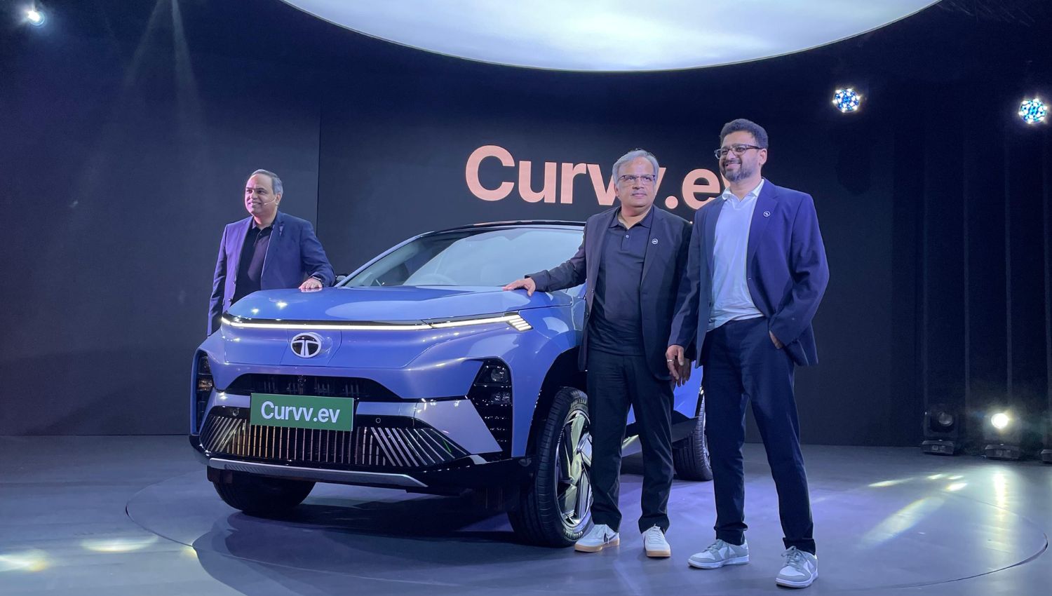 Tata Motors Unveils Curvv EV SUV: Priced at ₹17.49 Lakh with Up to 585 km Range and 15-Minute Fast Charging !