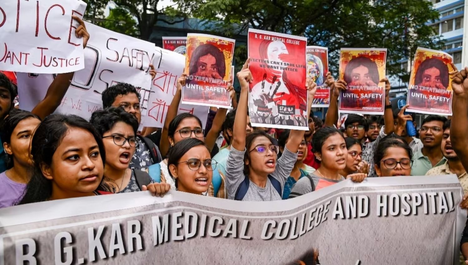 Kolkata Doctor Rape-Murder Case Updates: Supreme Court Constitutes 10-Member National Task Force for Doctors’ Safety !