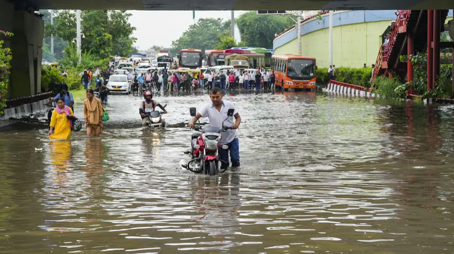 Delhi Rain Alert: Severe Waterlogging Hits NCR, IMD Predicts More Showers Today !