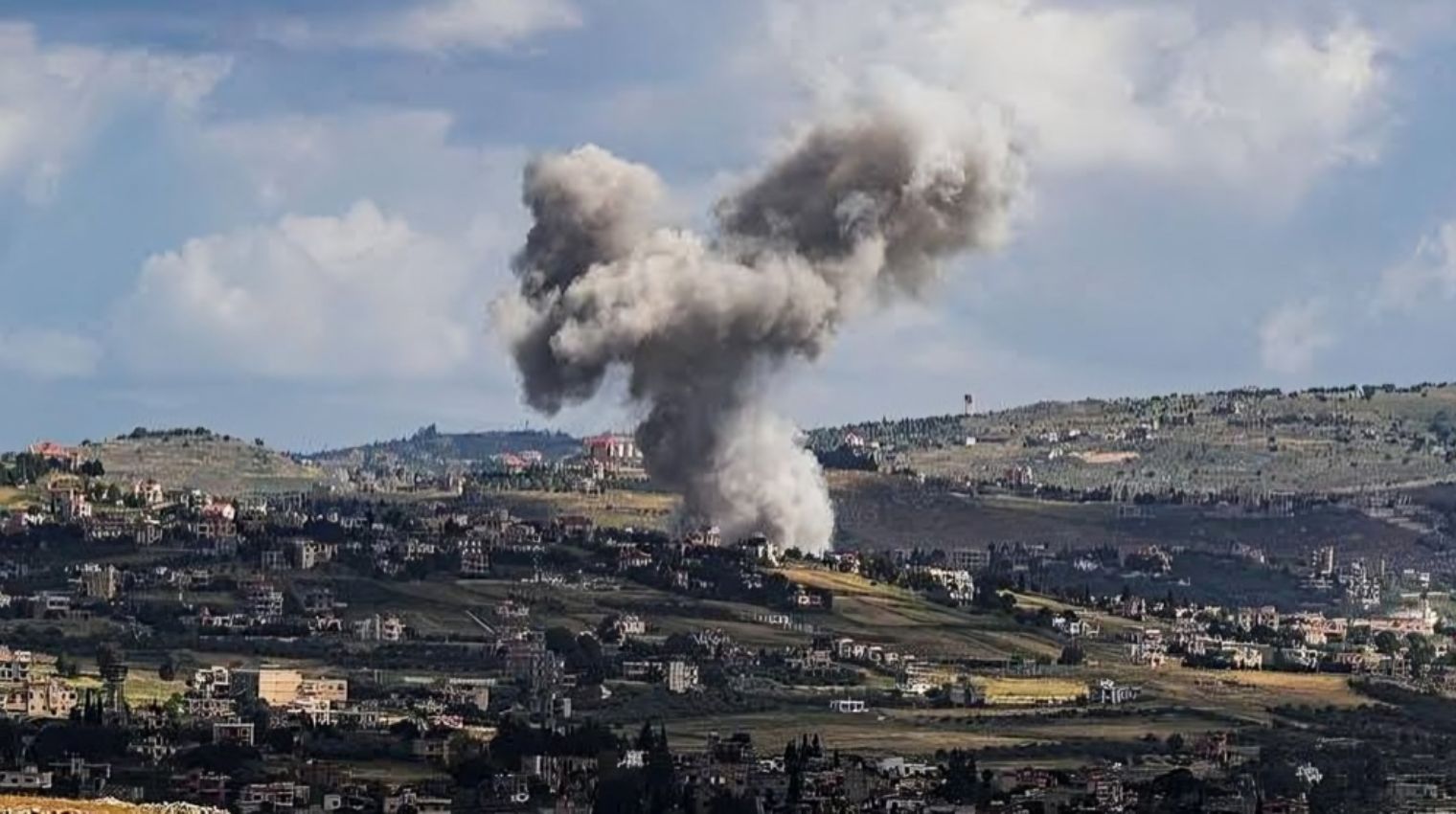 Massive Airstrike in Lebanon: 500 Feared Dead in Largest Israeli Assault on Hezbollah; UN Chief Expresses Alarm !