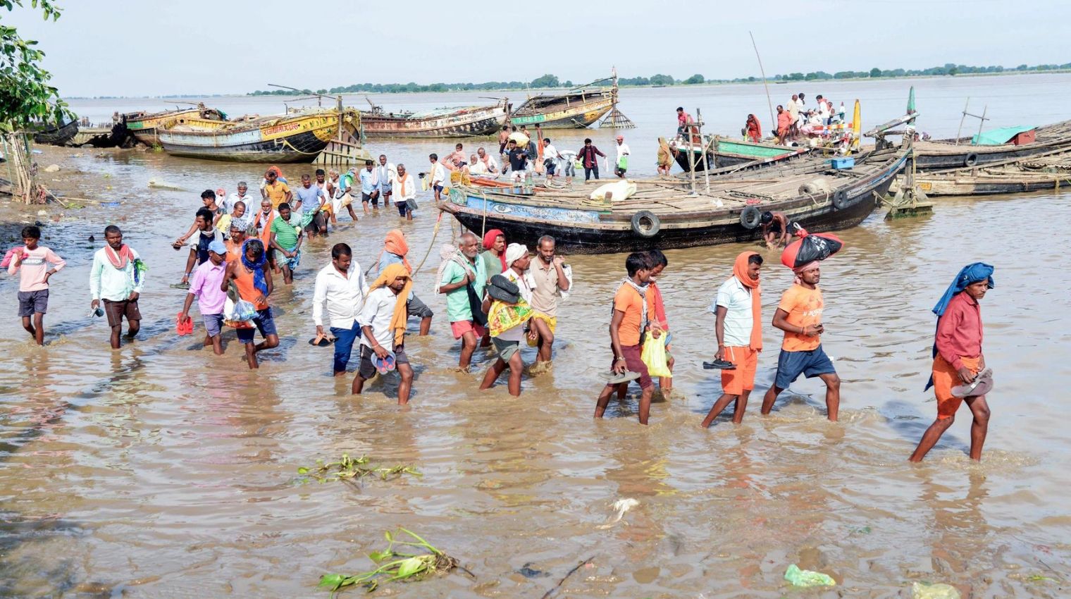 Bihar in Crisis: Floods Overwhelm Schools, Power Grid, and Breach 6 Barrages !