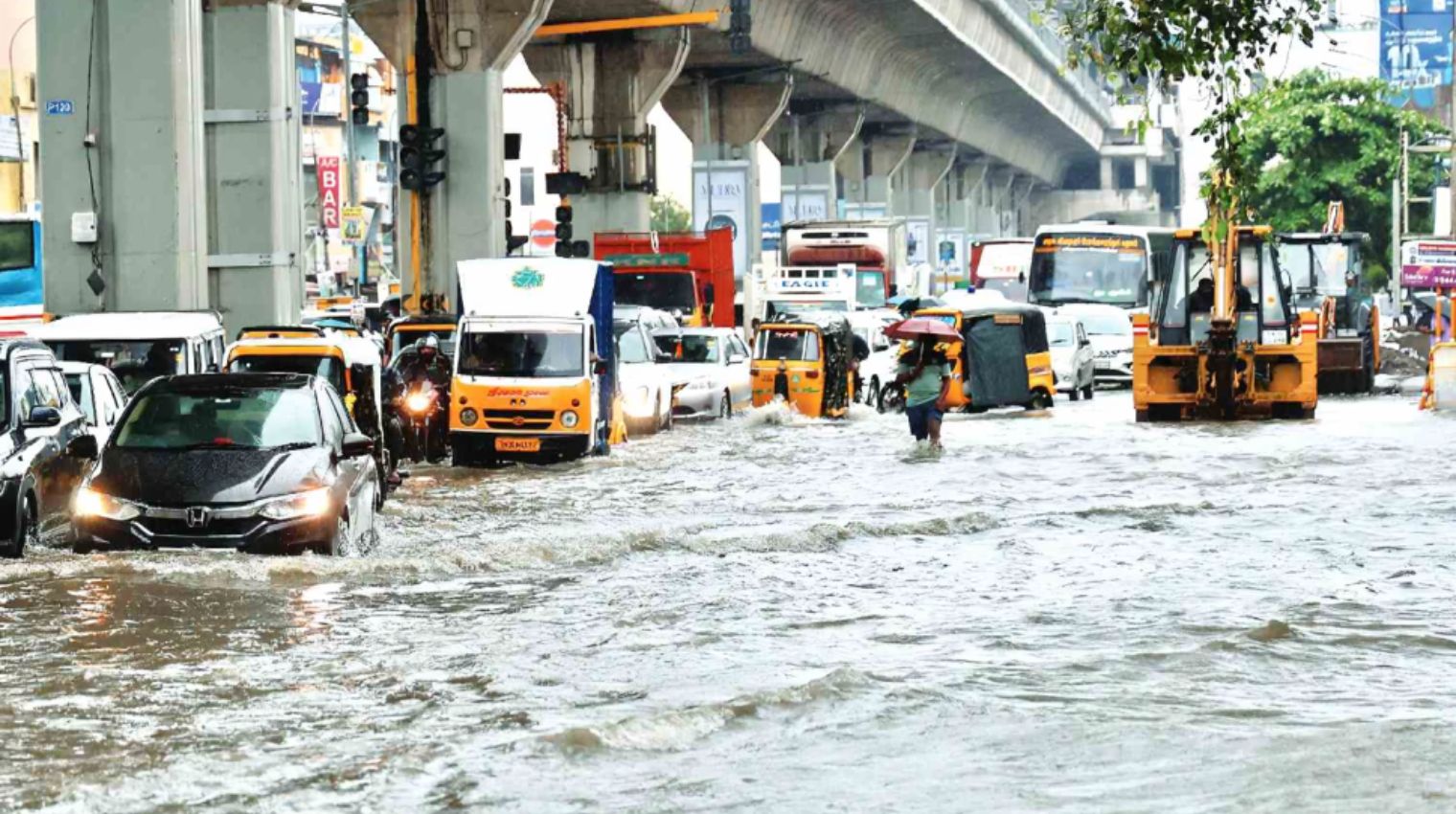 Chennai Rains Updates : From Orange Alert to Red Fury, Chennai’s Unfolding Crisis !