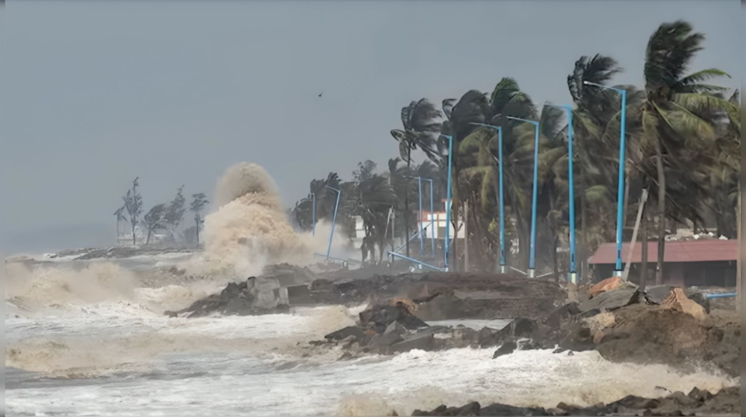 Cyclone Dana News: Odisha and Bengal on High Alert Trains Cancelled, Relief Teams Ready !