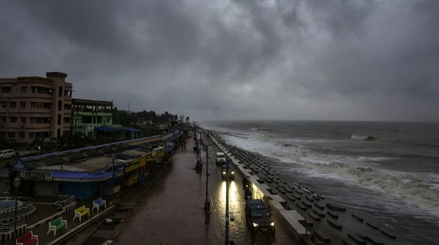 Cyclone Dana Update: Landfall Process Ends; Odisha and Kolkata Airports Resume Operations !