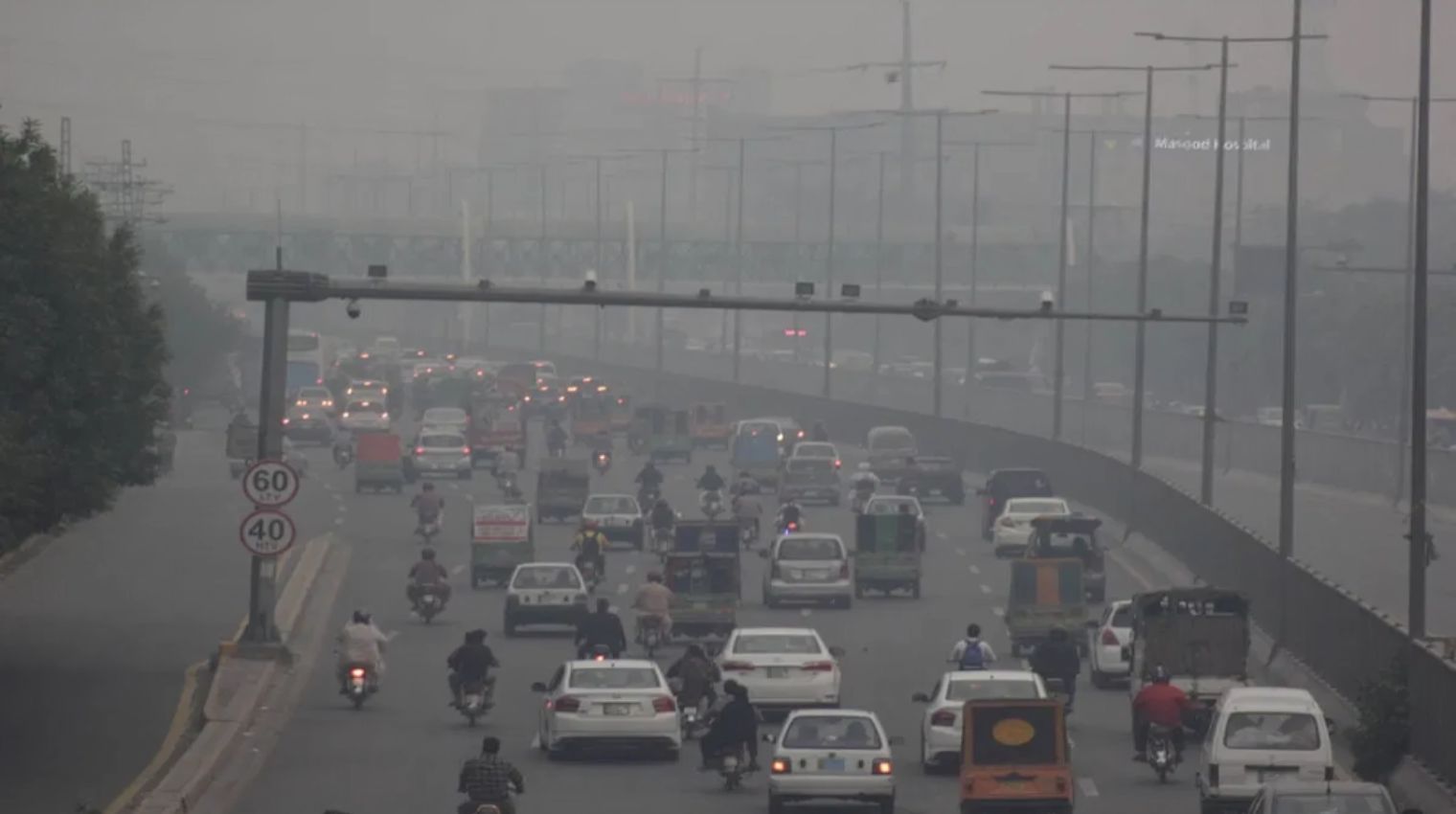 Lahore’s Air Quality Crisis: Record Pollution Levels Spark Controversy as Minister Blames India !