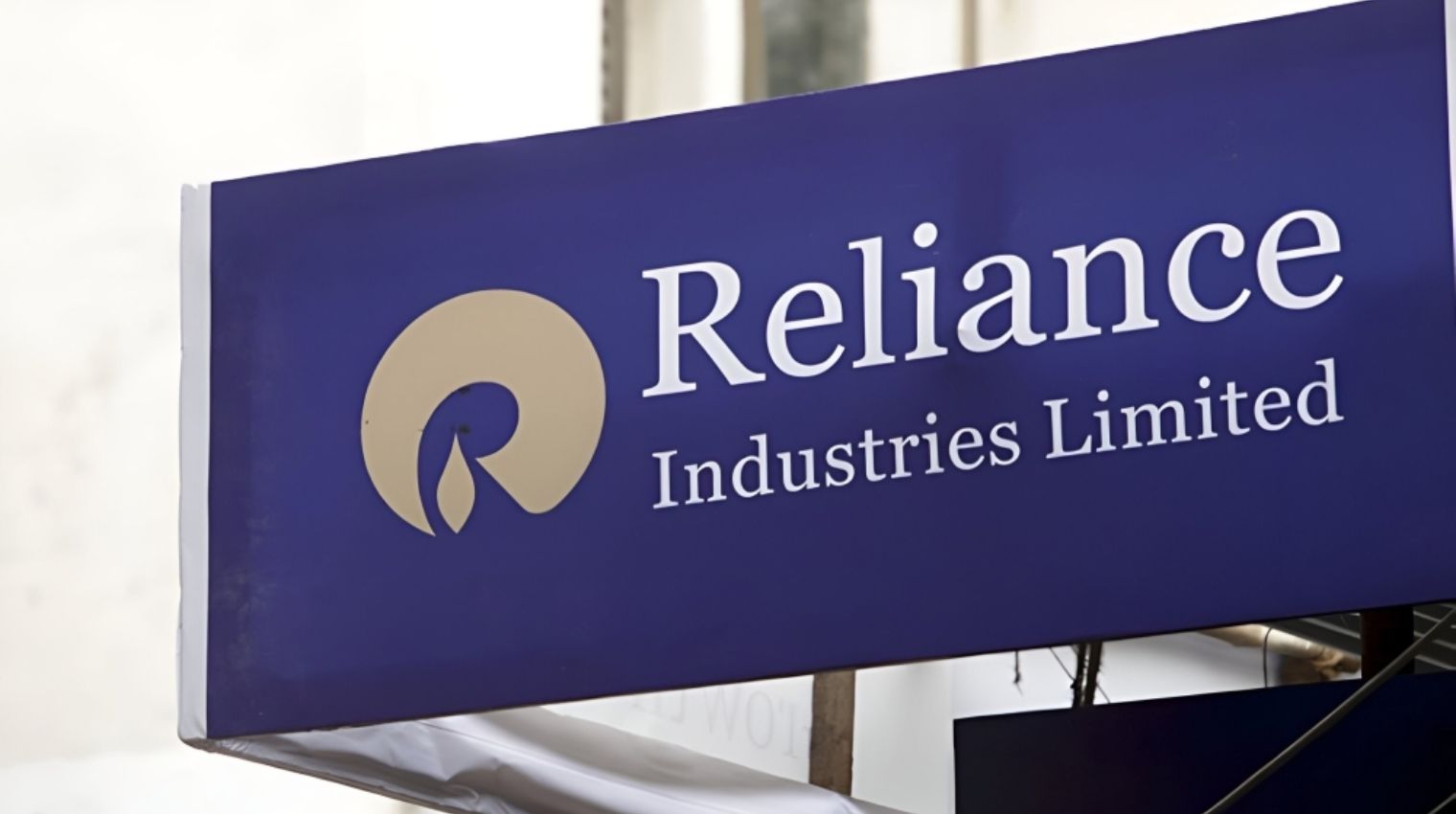 Reliance Industries Dips 4%, Reaches Nine-Month Low – Down 20% from 52-Week Peak !